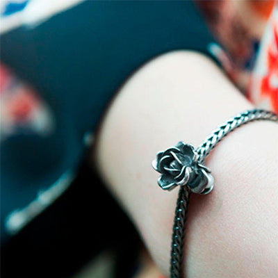 Június Rózsája Bead - Trollbeads Ékszerek Magyarország