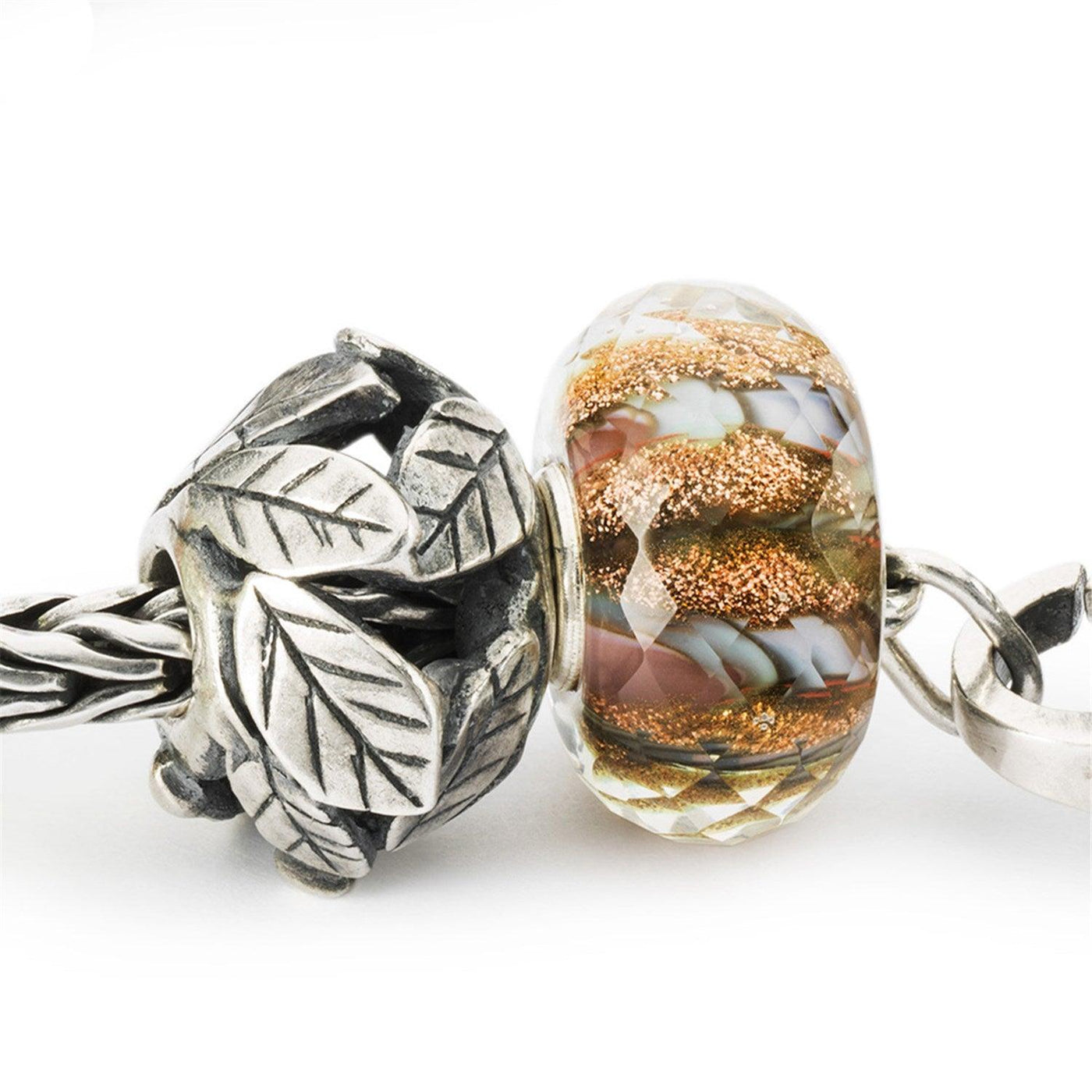 Gondoskodó Levelek Bead - Trollbeads Ékszerek Magyarország